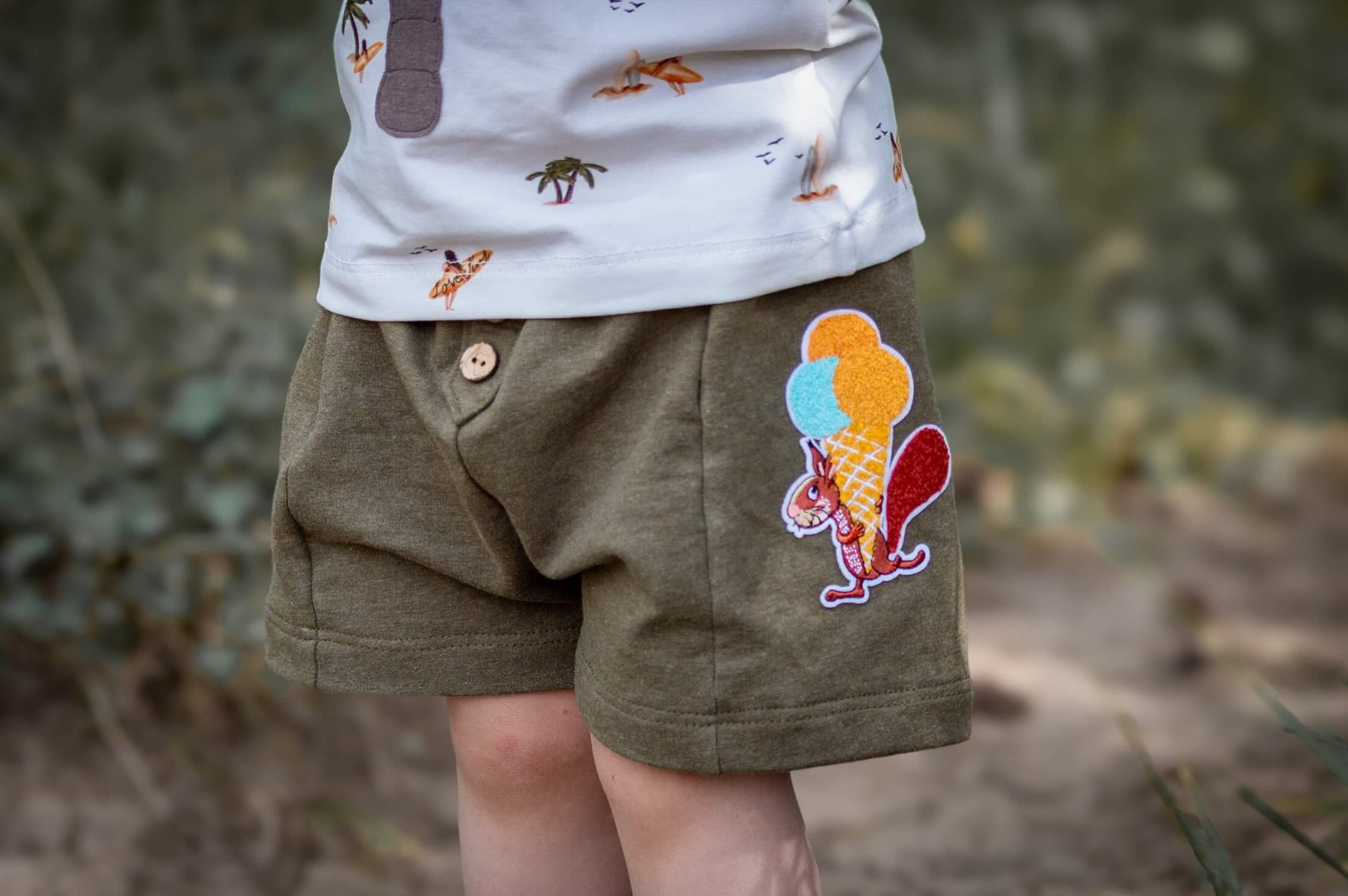 Hose mit Chenille Patch EIshörnchen