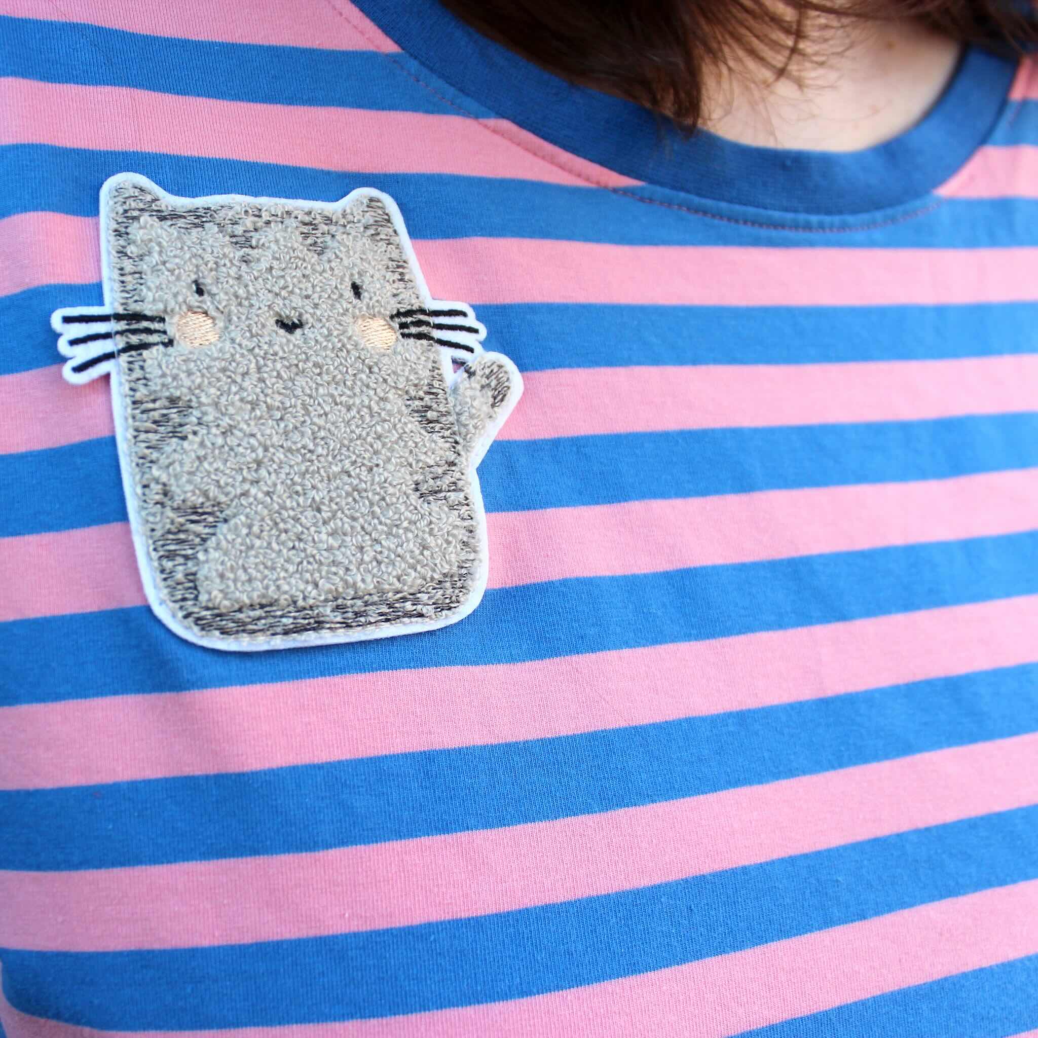 Chenille-Patch Katzi auf Streifenmuster