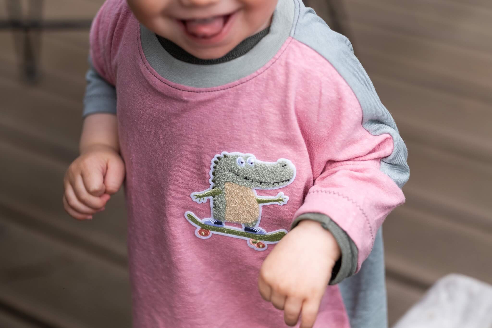 Pullover mit Chenille Patch Kroko