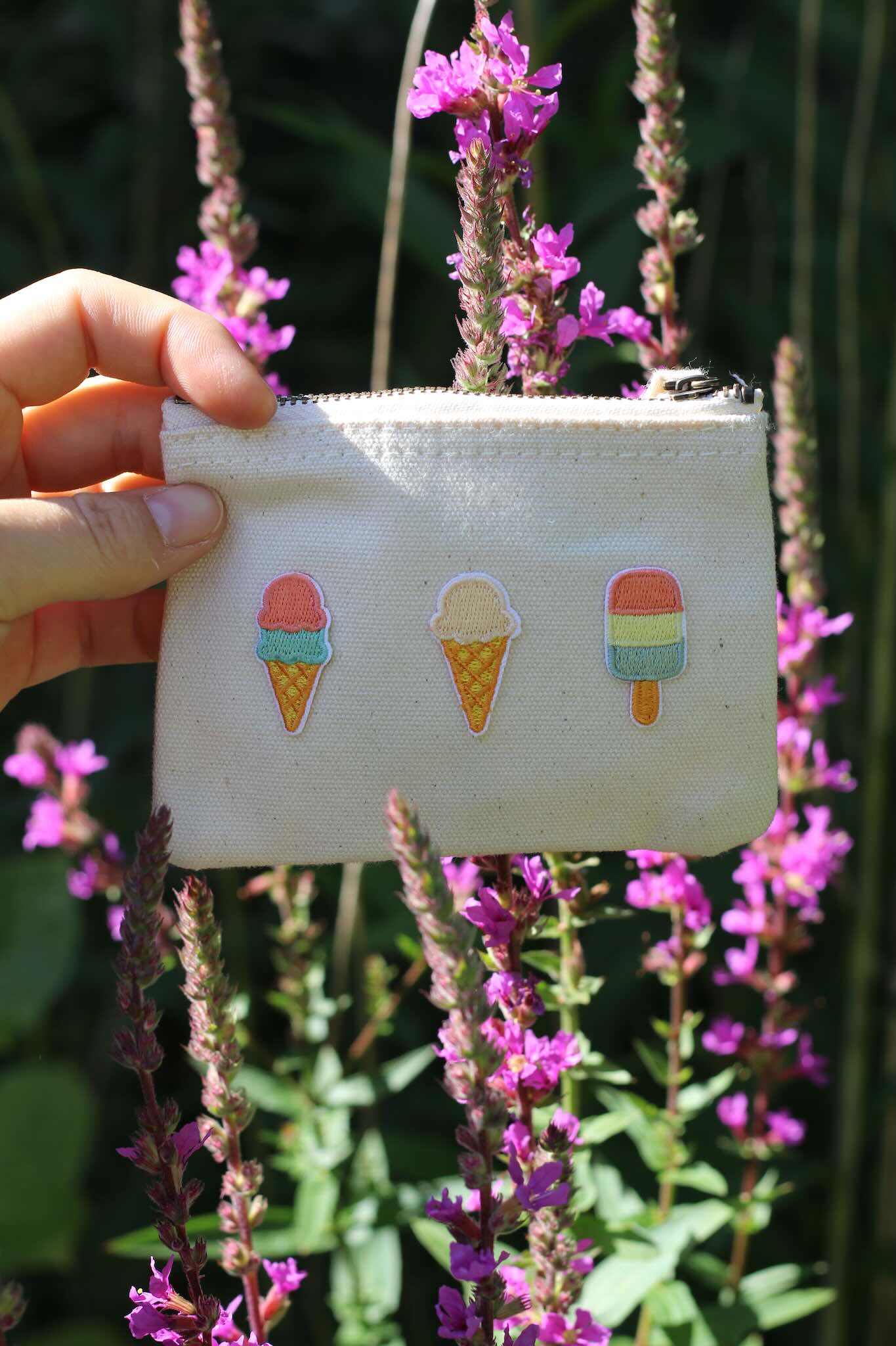 Ein Portemonnaie mit Eis-Patches