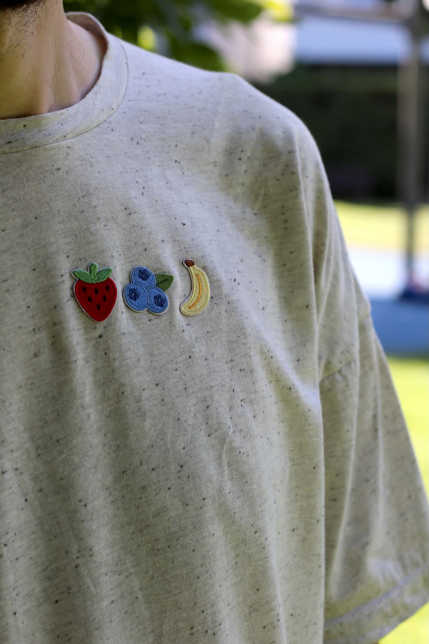 Ein Portemonnaie mit Früchte-Patches