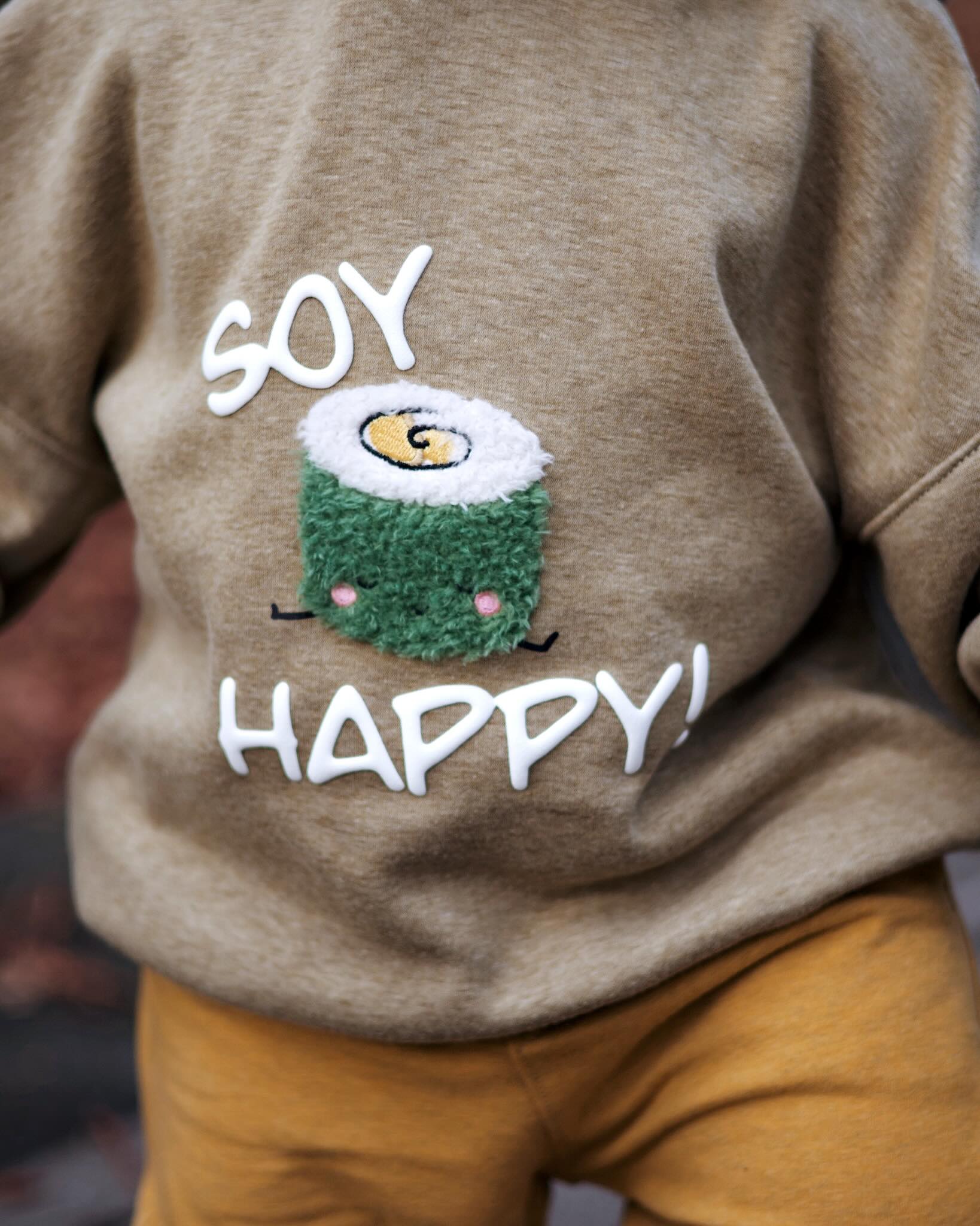 Kind mit Flauschi-Patch Maki