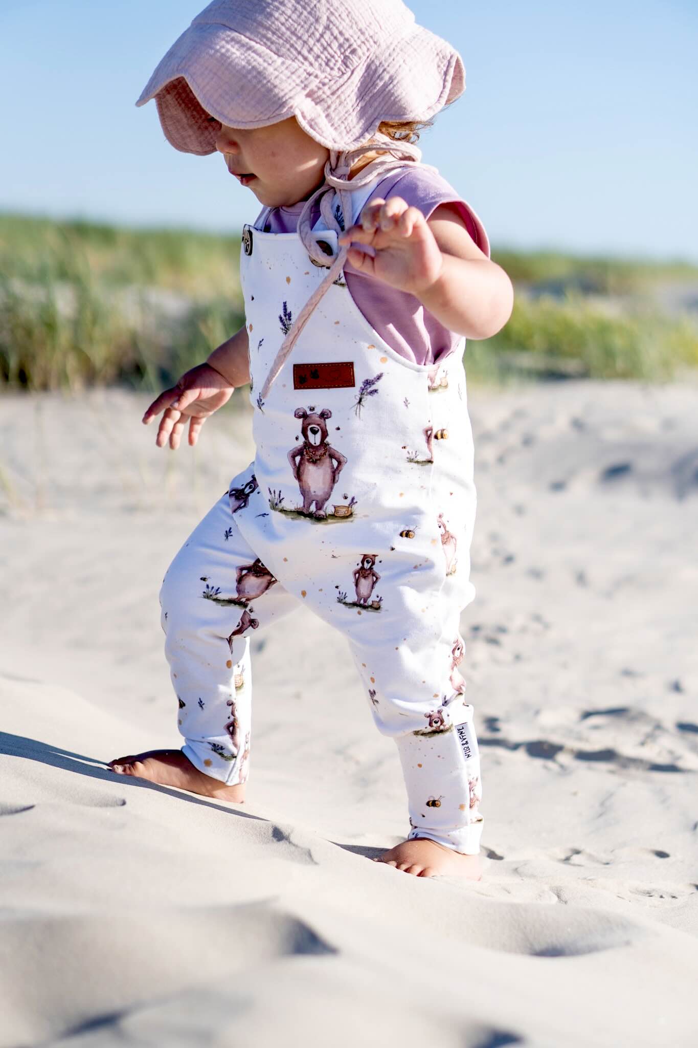 Kind mit Pullover im Erwin Design