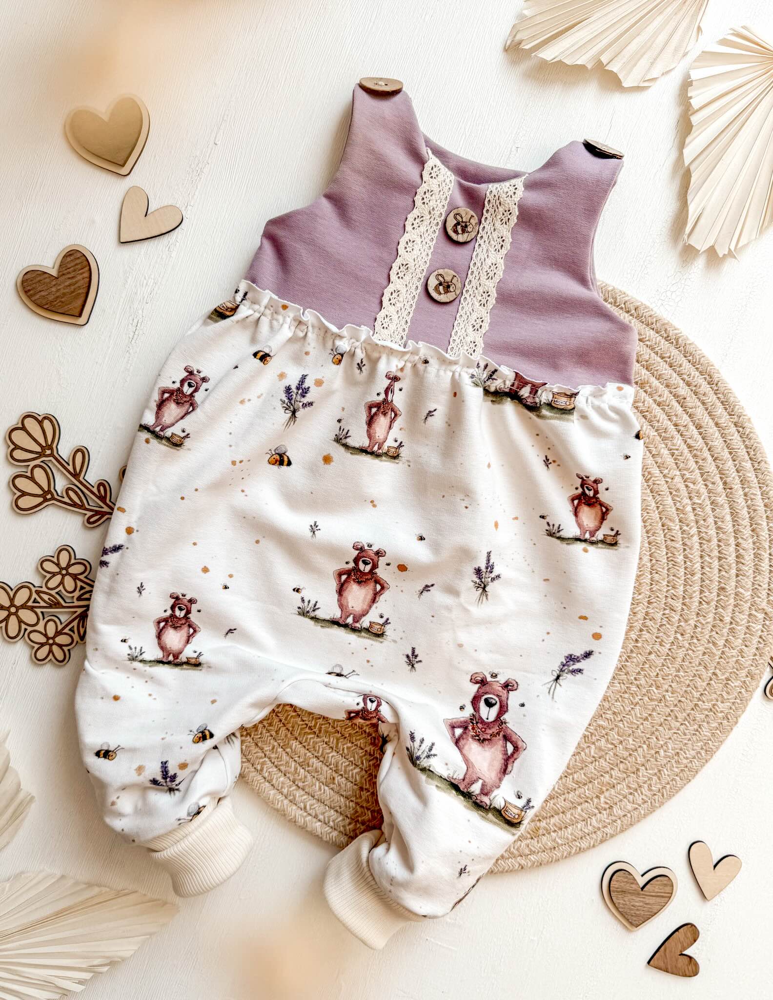 Kind mit Pullover im Erwin Design