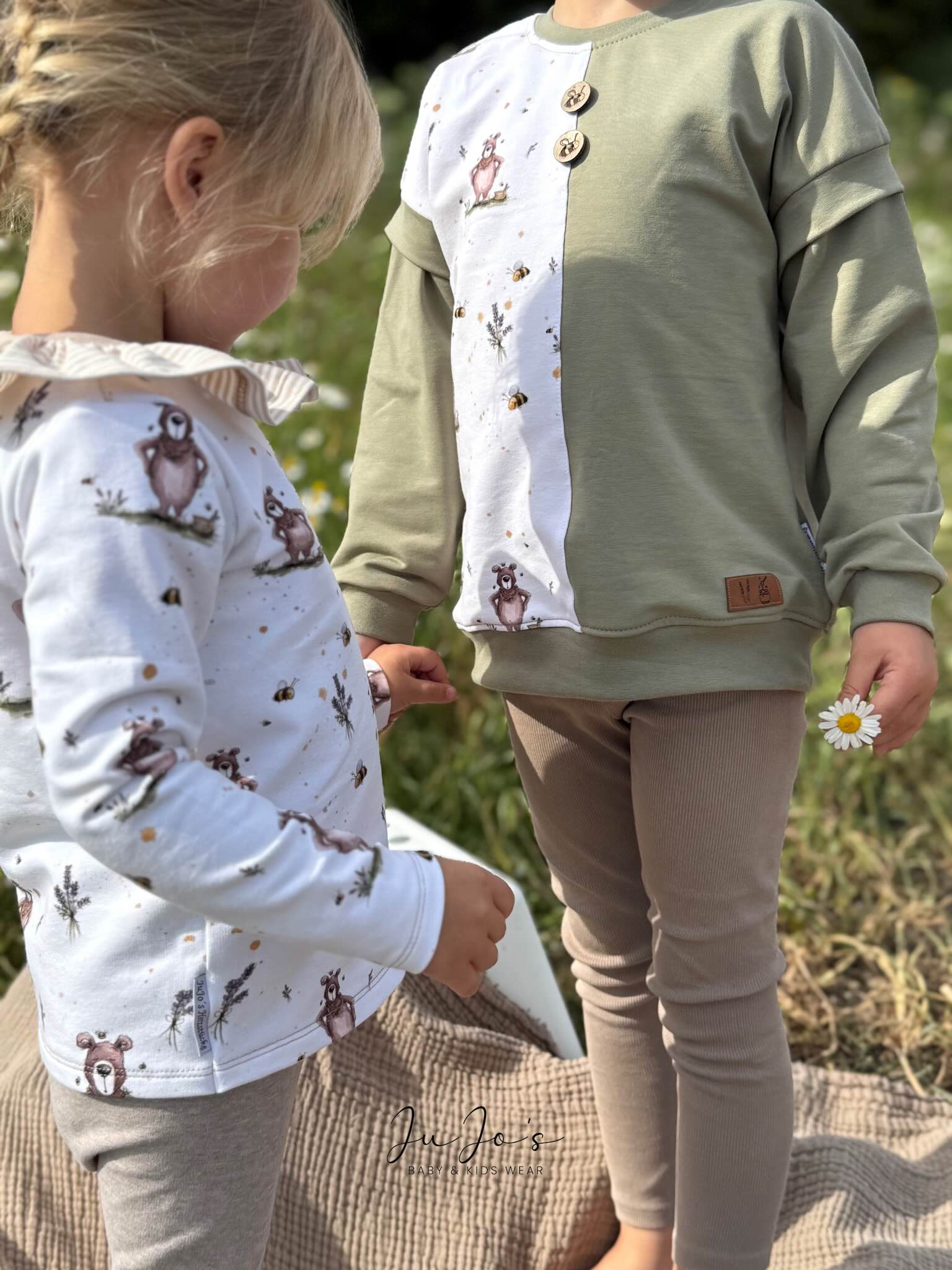 Kinder mit Pullover im Erwin Design