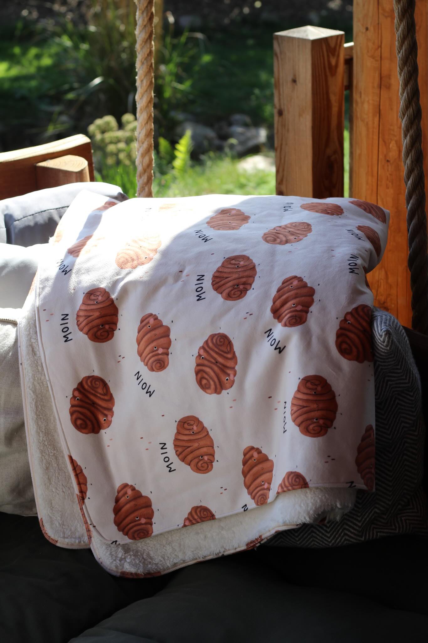Sherpa-Fleece Decke im Franzbrötchen Design