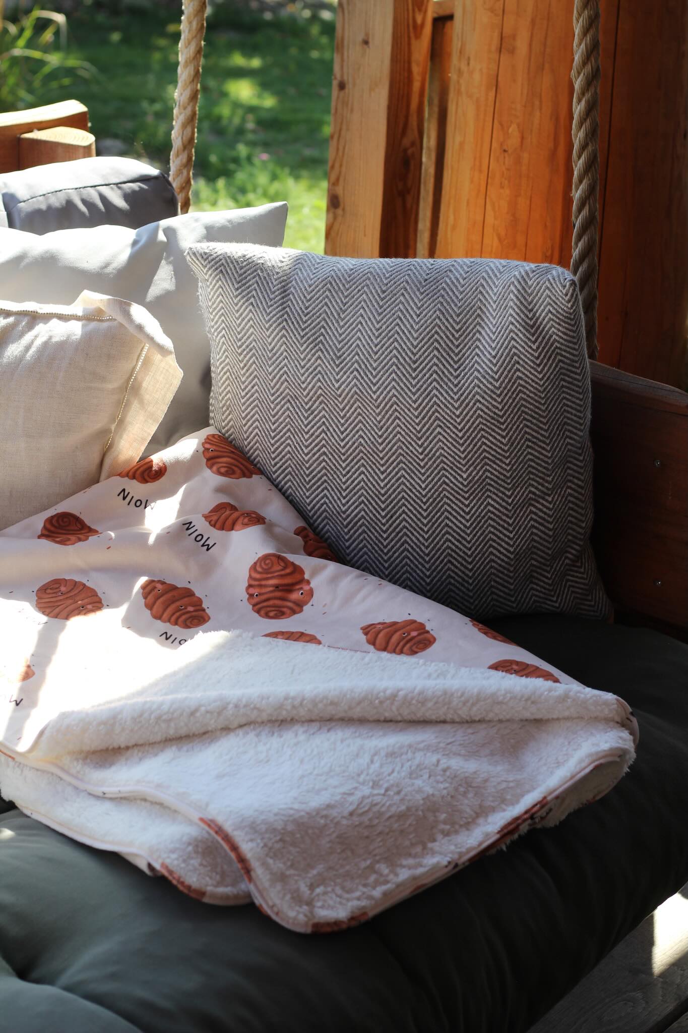 Sherpa-Fleece Decke im Franzbrötchen Design