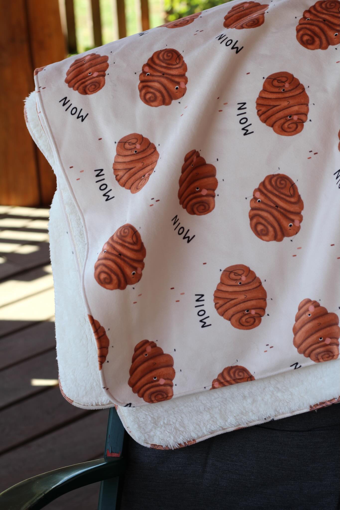 Sherpa-Fleece Decke im Franzbrötchen Design