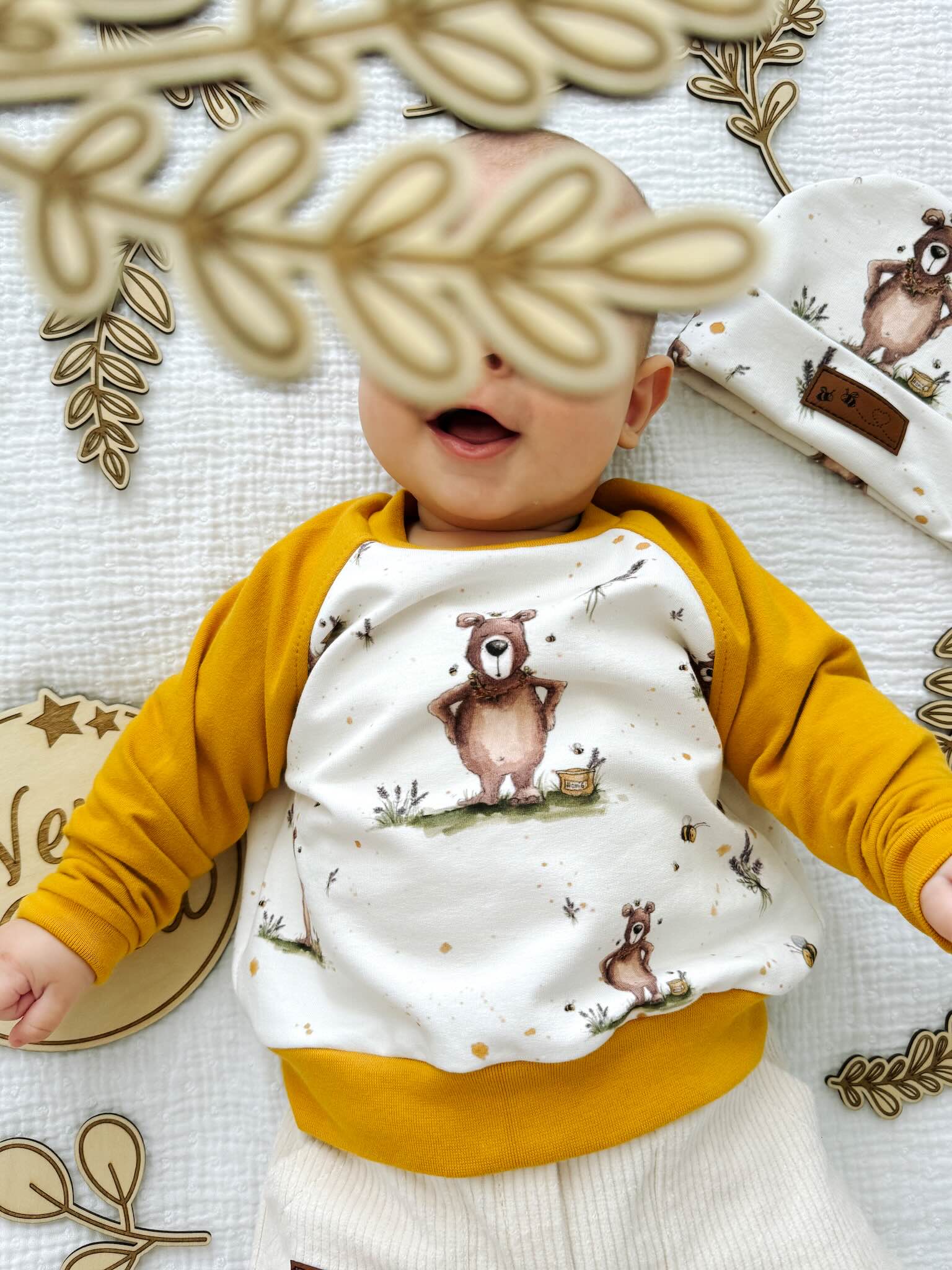 Kind mit Pullover im Erwin Design