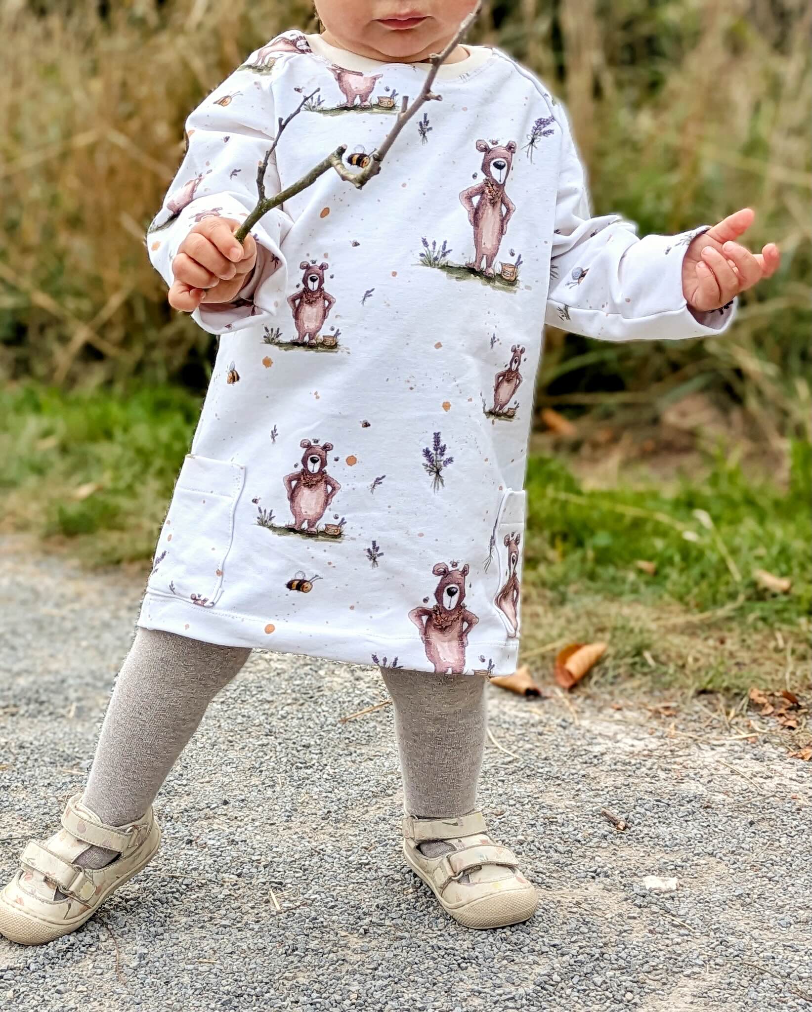 Kind mit Pullover im Erwin Design