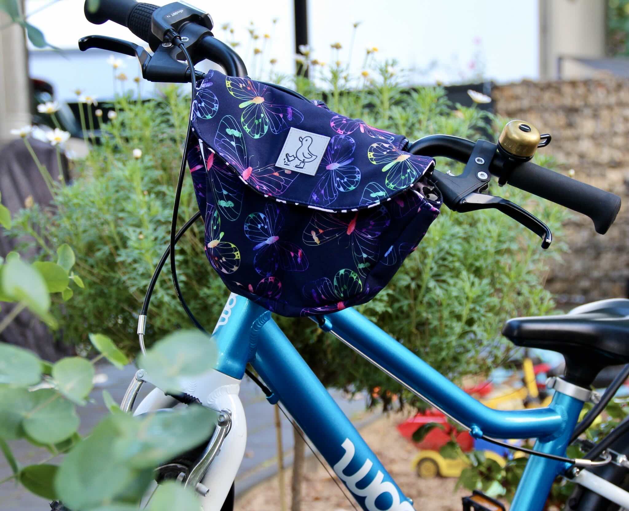 Eine Fahradtasche mit Reflektor Patch Ente