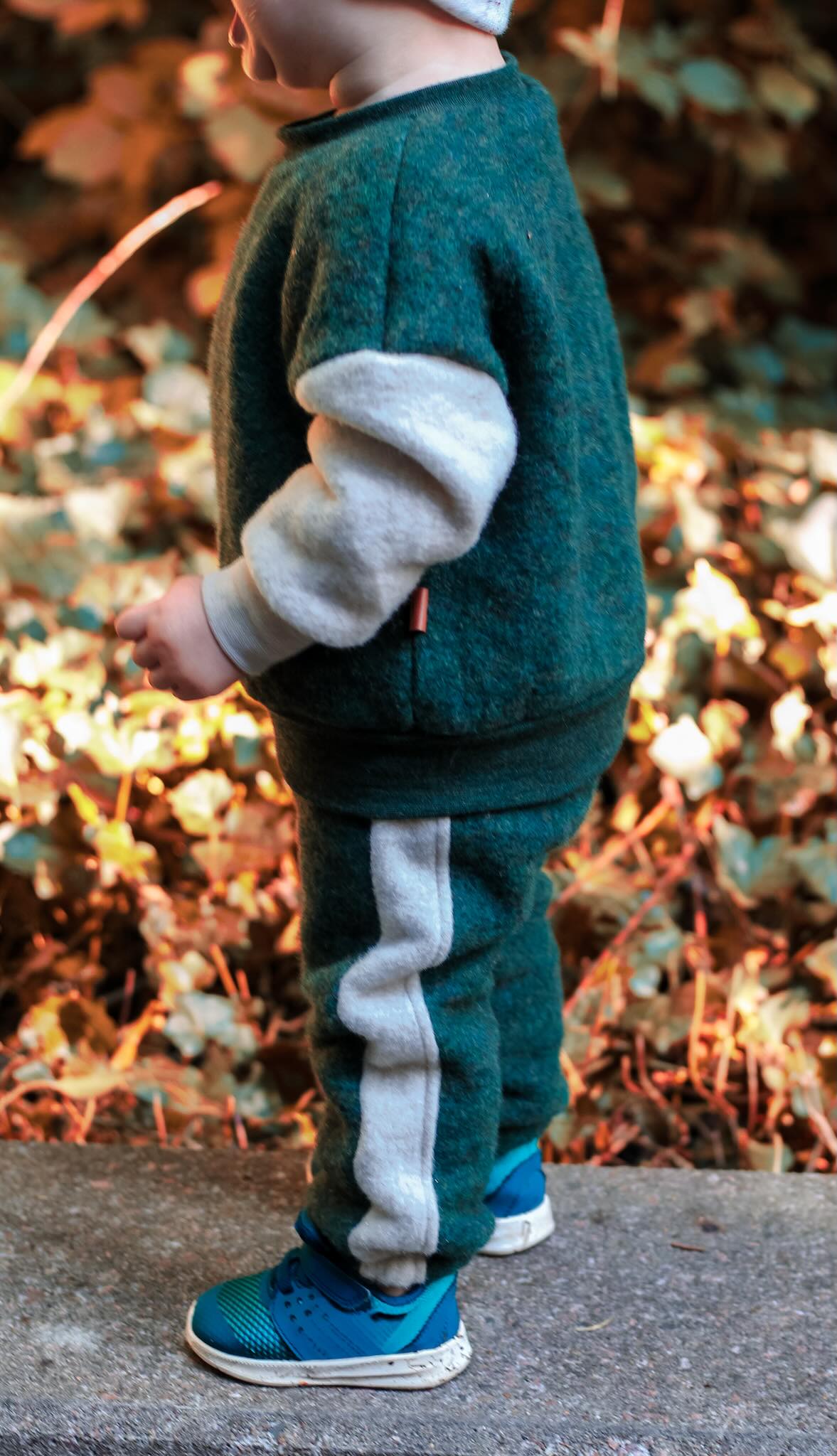 Kind mit Wolli Tannengrün